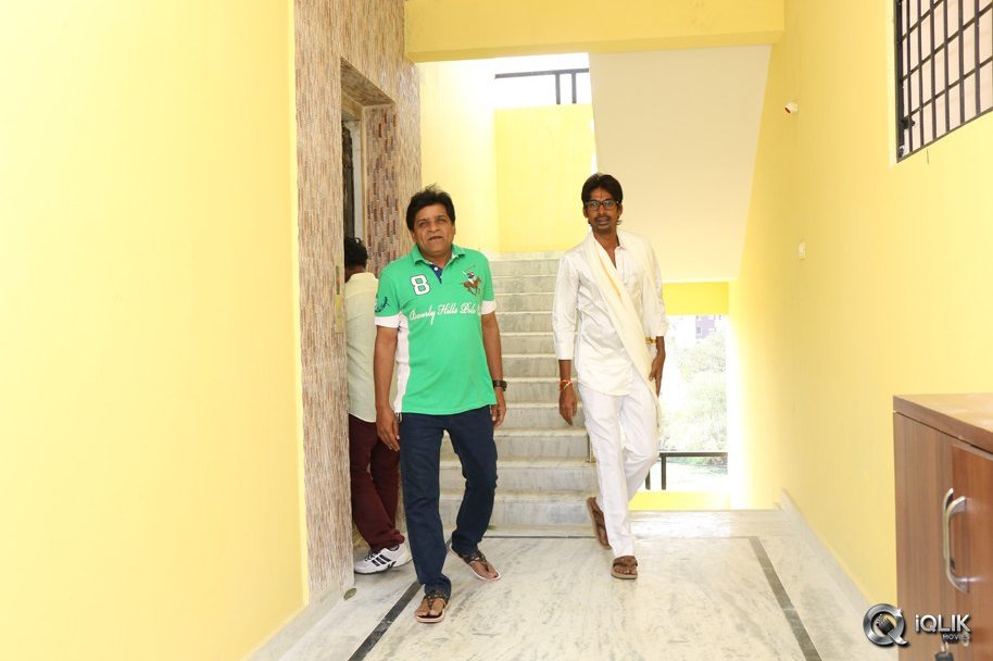 Celebrities-at-Dhanraj-House-Warming-Function